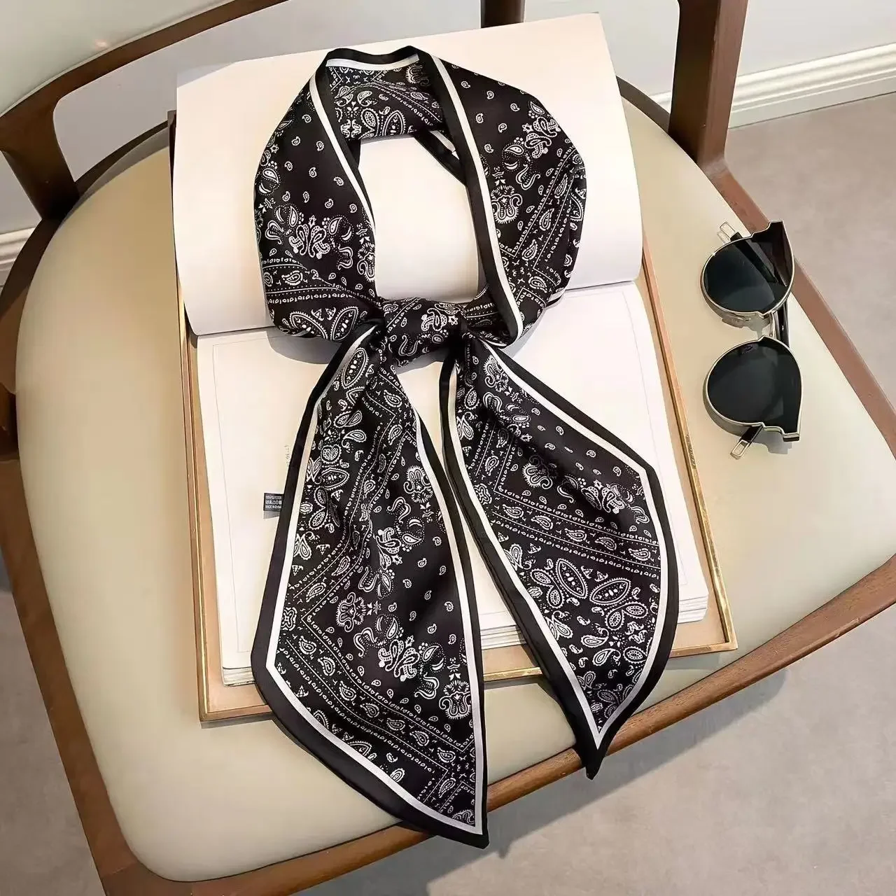 Women Bags Luxury Brands - Lenço Estreito Estampado Xadrez com Design